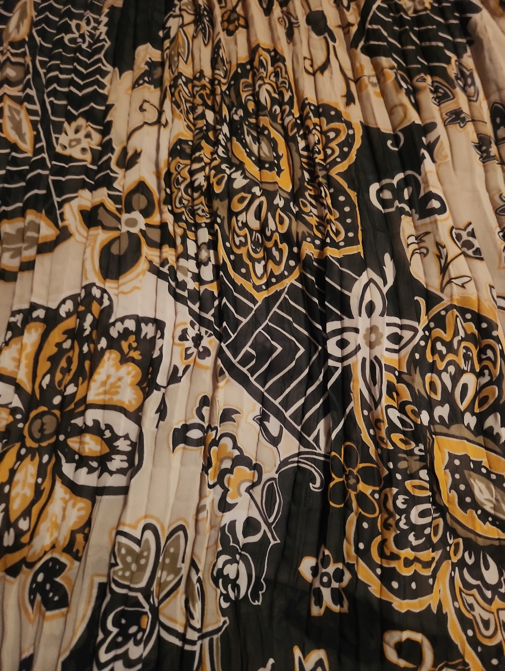 🚨Vintage Ashley Stewart Black and Mustard Floral Pleated Skirt 16W - Picture 2 of 5